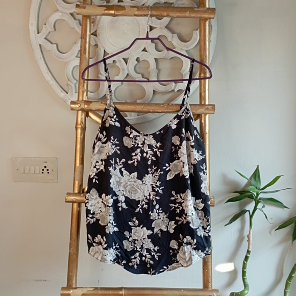 👩‍❤️‍👩 Floral Deep Grey And White Vest Top - Picture 15 of 15